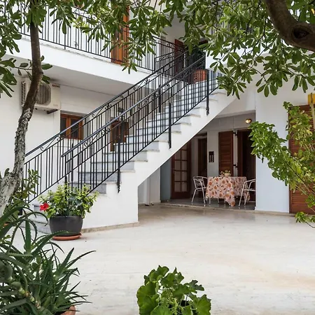 Apartment Areti *